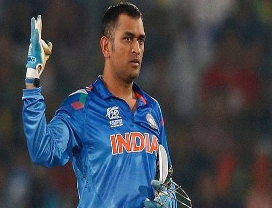 कैसे बनते हैं धोनी के स्पेशल ग्लव्स? ऐसे चढ़ा हाथों पर आर्मी का रंग