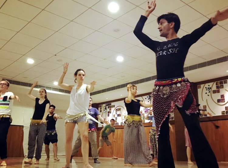 व‍िदेशों में थी इनके फोक डांस की धाक, एक्सीडेंट में दर्दनाक मौत