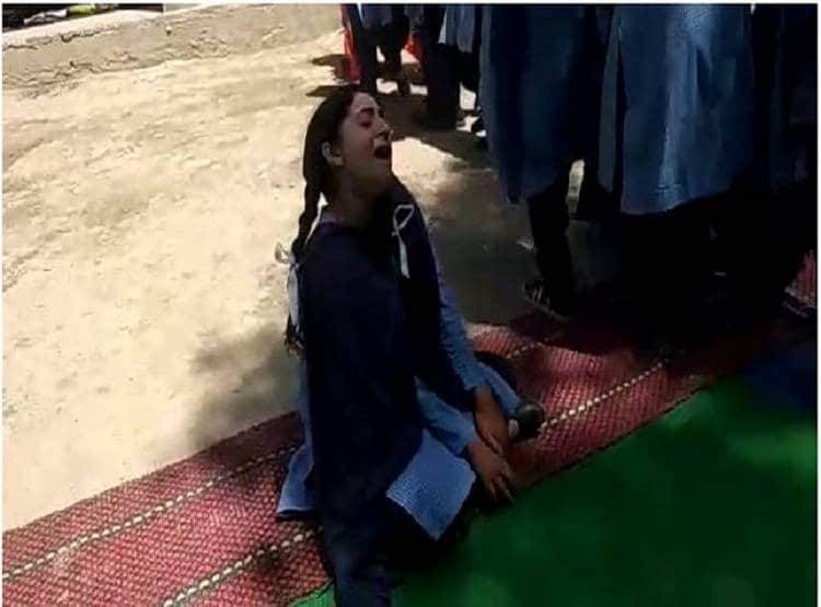 जब स्कूल में छात्राओं पर चढ़ा 'भूत', टीचर्स के उड़ गए होश