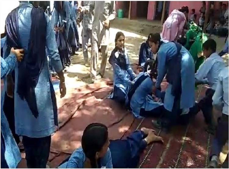 जब स्कूल में छात्राओं पर चढ़ा 'भूत', टीचर्स के उड़ गए होश