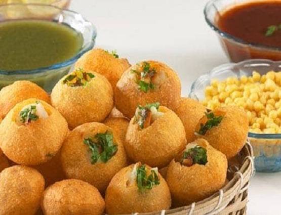 दिल्ली में इस जगह मिलते हैं 750 रुपये के 4 गोलगप्पे, जानें क्या है खास