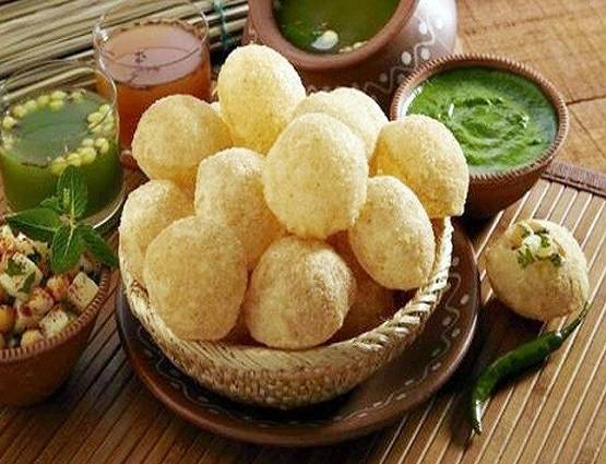 दिल्ली में इस जगह मिलते हैं 750 रुपये के 4 गोलगप्पे, जानें क्या है खास