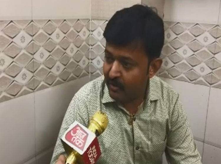 WC का खुमार: इस शख्स ने बना दिया सोने का बैट, सोने की बॉल