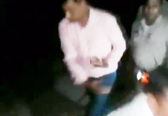 UP: GRP ने पत्रकार के कपड़े उतारे, पीटा, चेहरे पर पेशाब किया, वीडियो