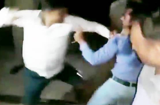 UP: GRP ने पत्रकार के कपड़े उतारे, पीटा, चेहरे पर पेशाब किया, वीडियो