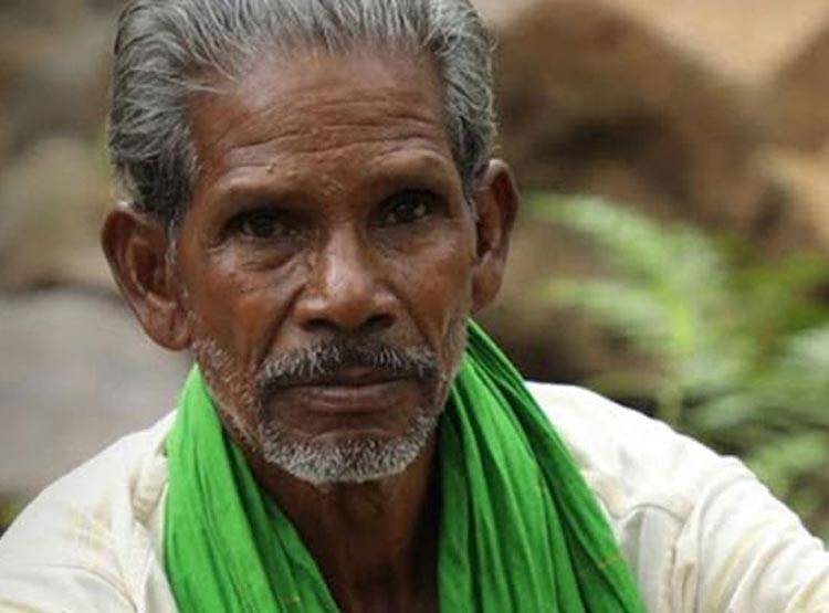 मुसीबत बना पद्मश्री, बकरी के बाड़े में टांगा, चींटी के अंडे खाकर गुजारा