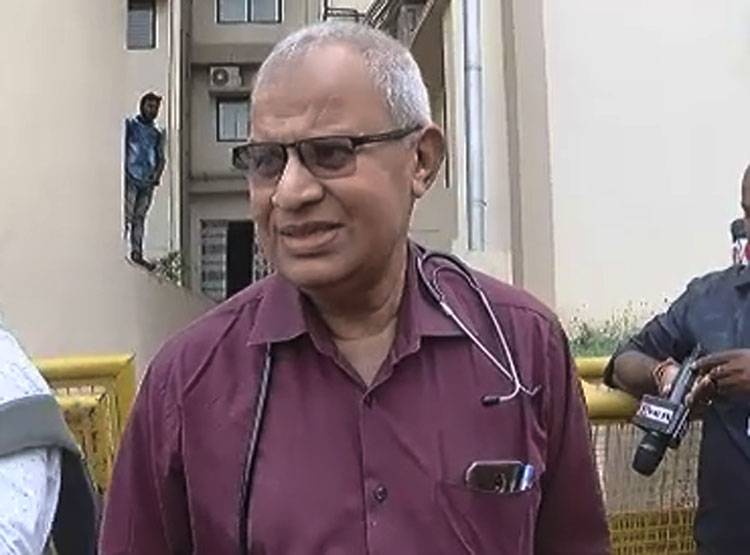 अस्पताल में लालू ने फिर मांगा आम, डॉक्टर ने कहा- जामुन खाइए