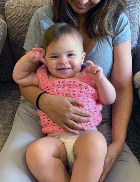 साड़ी पहने बेहद क्यूट लग रहीं लीजा रे की 1 साल की जुड़वा बेटियां, PHOTOS