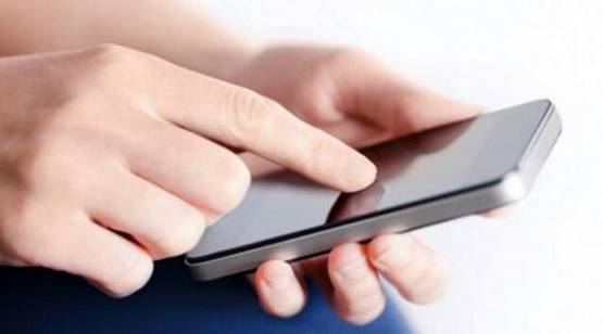 मोबाइल फोन चलाने वाले युवाओं के सिर पर निकल रहे सींग, ये है रिसर्च