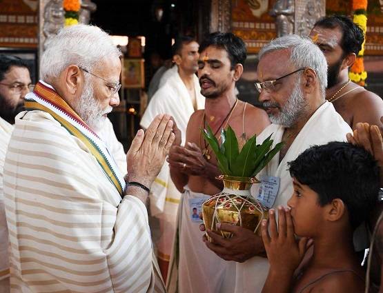 गुरुवायूर मंदिर: कमल के फूलों से तौले गए मोदी, जानें क्या है तुलाभारम?