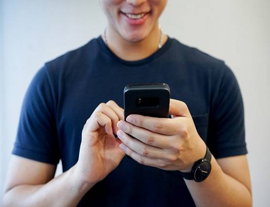 स्मार्टफोन पर चिपके रहने वाले रहें अलर्ट, नोमोफोबिया के होते हैं ये 5 खतरे