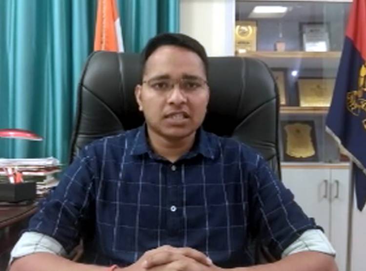 कोच‍िंग सेंटर में तमंचे की क्लास, प‍िस्टल चलाने की ट्रेन‍िंग, Video वायरल