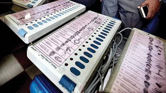 प्रधानमंत्री मोदी ने बताया EVM का 32 साल का इतिहास, ये पार्टी लाई EVM