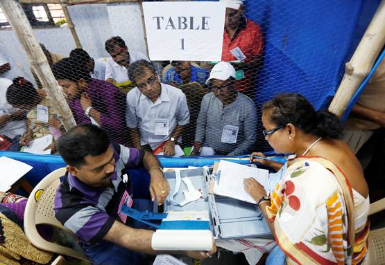 प्रधानमंत्री मोदी ने बताया EVM का 32 साल का इतिहास, ये पार्टी लाई EVM