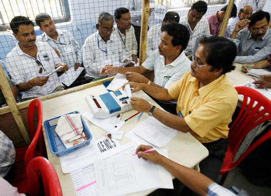 प्रधानमंत्री मोदी ने बताया EVM का 32 साल का इतिहास, ये पार्टी लाई EVM