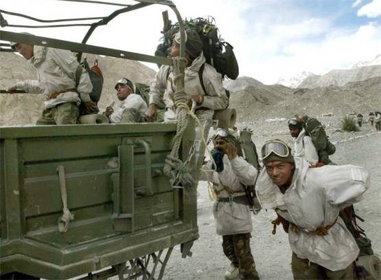 सियाचिन: खाने-पीने से लेकर टॉयलेट तक, जानें कैसे जिंदा रहते हैं जवान