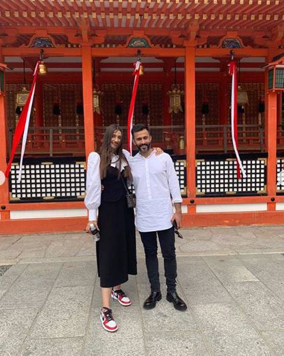 स्पेशल अंदाज में पति आनंद आहूजा को सोनम कपूर ने बोला  थैंक्स, खास है वजह