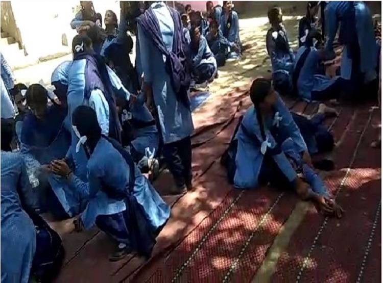 जब स्कूल में छात्राओं पर चढ़ा 'भूत', टीचर्स के उड़ गए होश