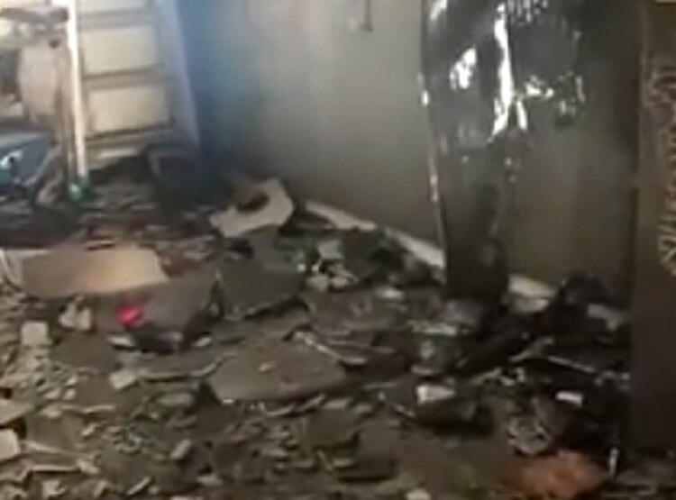 घर में रखे फ्रिज में ब्लास्ट, पत्नी और मां समेत टीवी रिपोर्टर की मौत