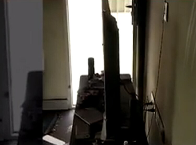 घर में रखे फ्रिज में ब्लास्ट, पत्नी और मां समेत टीवी रिपोर्टर की मौत