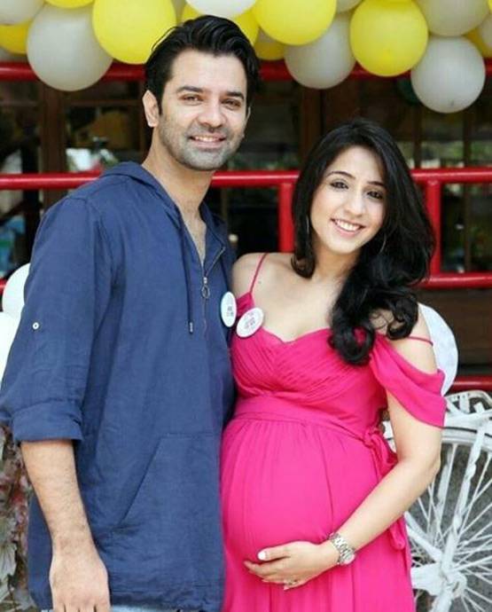 इस प्यार को...स्टार्स का गेट टुगेदर, बरुण की पत्नी ने फ्लॉन्ट किया बेबी बंप