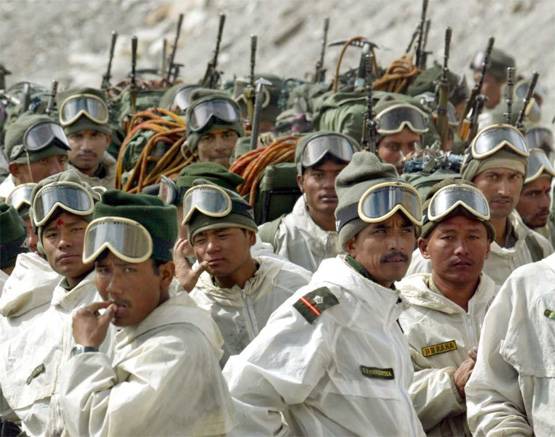 सियाचिन: खाने-पीने से लेकर टॉयलेट तक, जानें कैसे जिंदा रहते हैं जवान