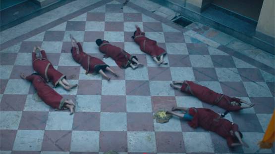 ब्राह्मणों की जूठन पर लोटते थे दलित, लैला में दिखा ऐसा ही 'शुद्धिकरण'