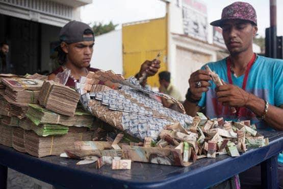 50000 का नोट, लेकिन 2 किलो सेब भी नहीं खरीद सकेंगे