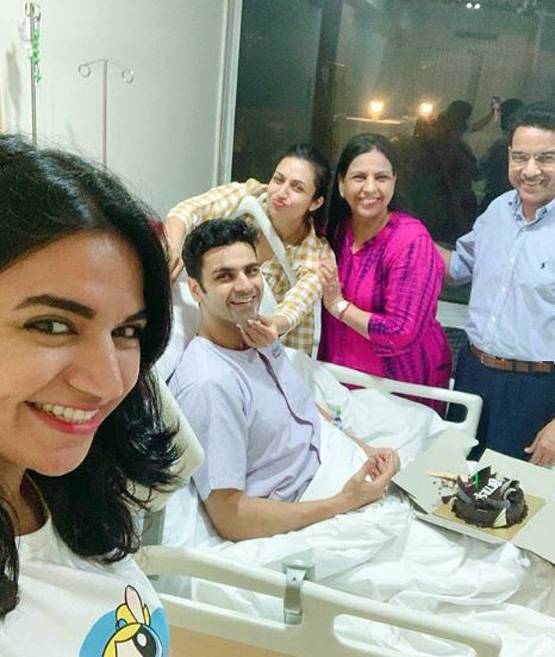 हॉस्पिटल में पति संग दिव्यांका ने यूं सेलिब्रेट की वेडिंग एनिवर्सरी, केक भी काटा