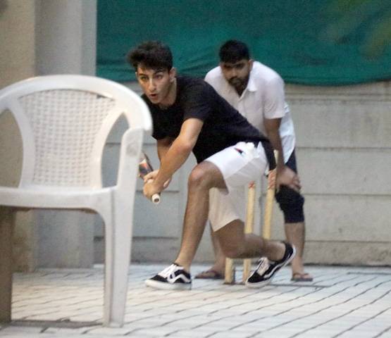 दादा नवाब पटौदी की राह पर सैफ का बेटा, क्रिकेट में दिलचस्पी