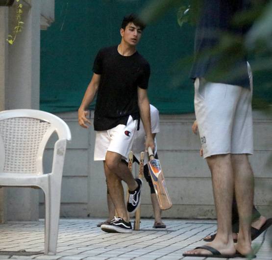 दादा नवाब पटौदी की राह पर सैफ का बेटा, क्रिकेट में दिलचस्पी