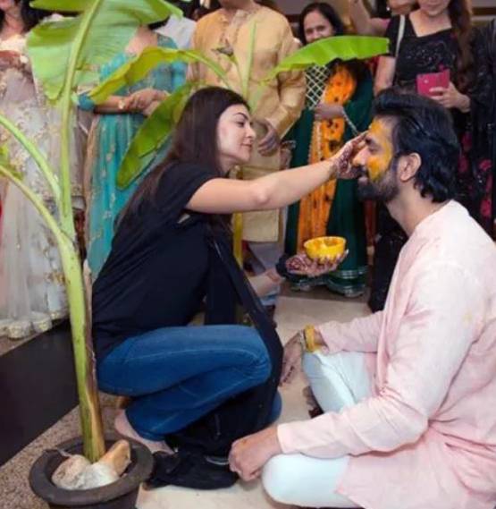 हल्दी सेरेमनी में गॉर्जियस दिखीं चारु असोपा, देखें UNSEEN तस्वीरें