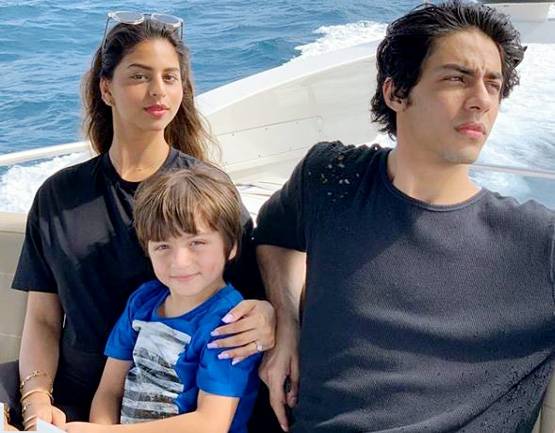 इंटरनेट पर धमाल मचा रही हैं शाहरुख की बेटी सुहाना खान, चर्चा में तस्वीरें