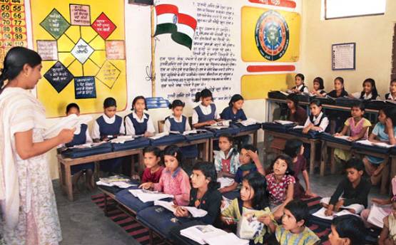 टीचर्स, स्टाफ नर्स के पदों पर भर्ती, 19,000 से 2,00,000 तक मिलेगी सैलरी