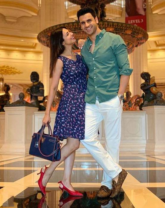 हॉस्पिटल में पति संग दिव्यांका ने यूं सेलिब्रेट की वेडिंग एनिवर्सरी, केक भी काटा