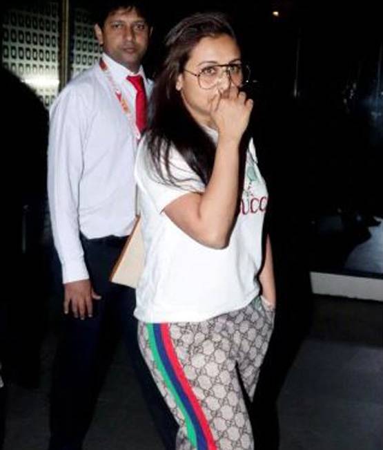 45 हजार की टी-शर्ट, 1 लाख से ज्यादा कीमत के पायजामे में एयरपोर्ट पर दिखीं रानी