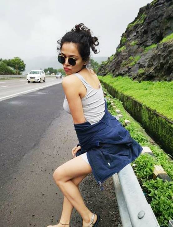 CID की इंस्पेक्टर का ग्लैमरस अवतार, व्हाइट बिकिनी में शेयर की फोटो