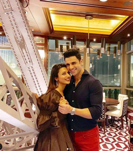 हॉस्पिटल में पति संग दिव्यांका ने यूं सेलिब्रेट की वेडिंग एनिवर्सरी, केक भी काटा