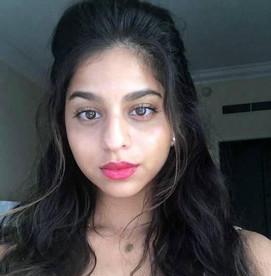 इंटरनेट पर धमाल मचा रही हैं शाहरुख की बेटी सुहाना खान, चर्चा में तस्वीरें