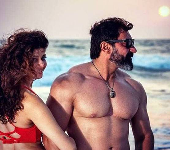 गुपचुप शादी के बाद हाथों में चूड़ा, मेहंदी लगाए दिखीं पूजा बत्रा, Photos