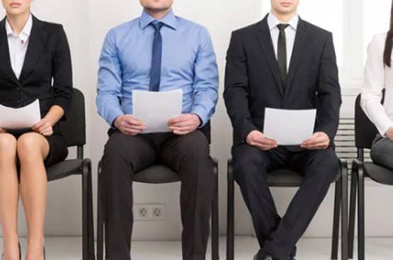 घरवाले शादी के लिए देख रहे थे लड़का, बेटी ने चुना करियर, बनीं IAS