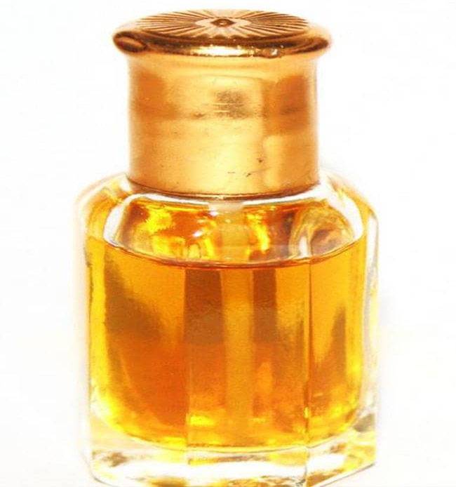 सावन: इन 7 चीजों से करें शिवलिंग का अभिषेक, पूरी होगी मनोकामना