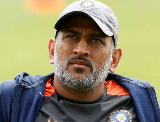 क्रिकेट ही नहीं फैशन में भी धुरंधर हैं धोनी, देखिए माही के 5 फेमस हेयरकट