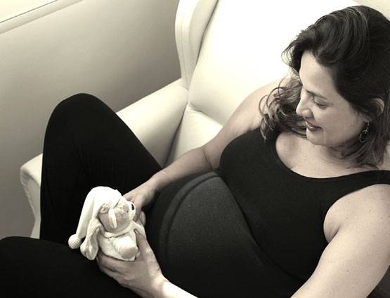 गर्भवती महिलाएं चंद्र ग्रहण पर भूलकर भी ना करें ये 5 काम