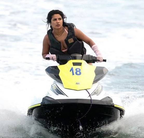 प्र‍ियंका के बाद न‍िक की शर्टलेस तस्वीर वायरल, लोगों ने लिए मजे