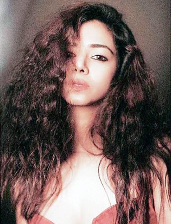 CID की इंस्पेक्टर का ग्लैमरस अवतार, व्हाइट बिकिनी में शेयर की फोटो