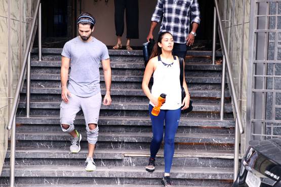 पत्नी मीरा राजपूत संग जिम जाते हैं शाहिद कपूर, इस अंदाज में आए नजर