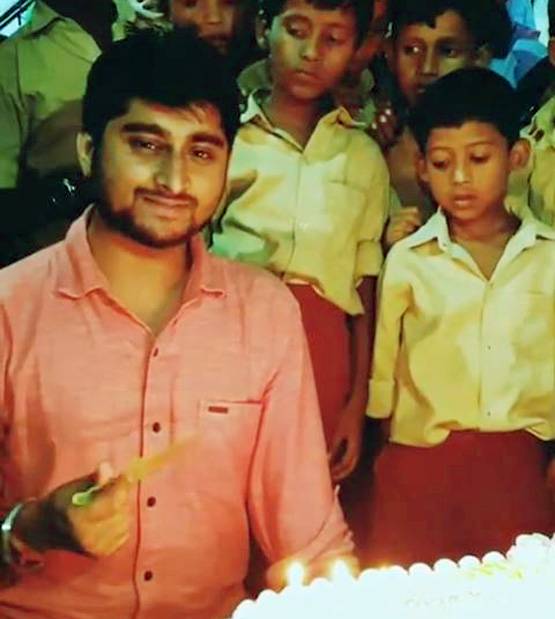 दीपक ठाकुर का फैमिली संग बर्थडे सेल‍िब्रेशन, ल‍िखा ये स्पेशल मैसेज