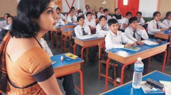 टीचर्स, स्टाफ नर्स के पदों पर भर्ती, 19,000 से 2,00,000 तक मिलेगी सैलरी