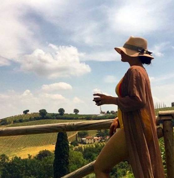 इटली में पति संग श्वेता बसु का रोमांटिक वेकेशन, दिखा बोल्ड अंदाज